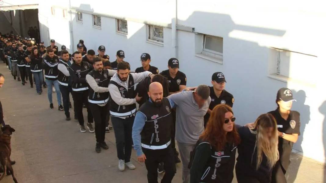Adana’da “Bayğaralar” Operasyonu Nefes Kesti! 106 Şüpheli Adliyede 5